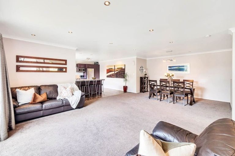 Photo of property in 51 Sapperton Drive, Henderson, Auckland, 0612