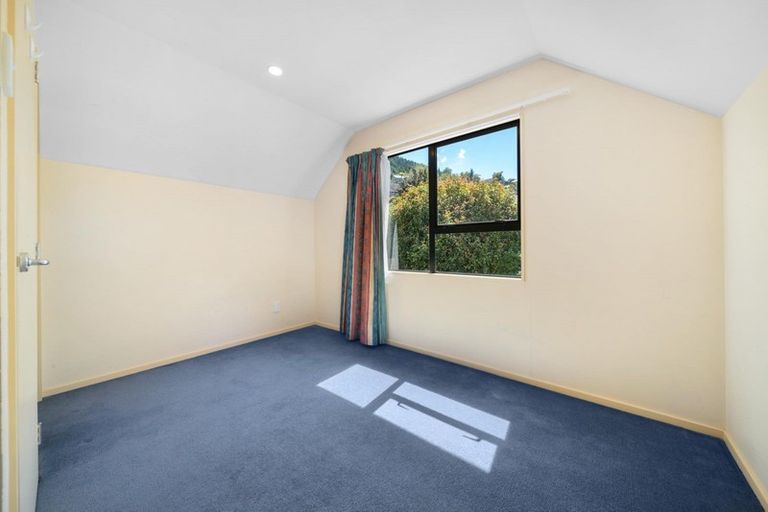 Photo of property in 2a Wye Place, Fernhill, Queenstown, 9300