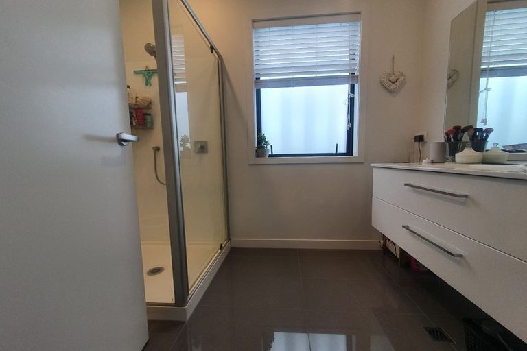 Photo of property in 4/50 Ocean View Road, Northcote, Auckland, 0627