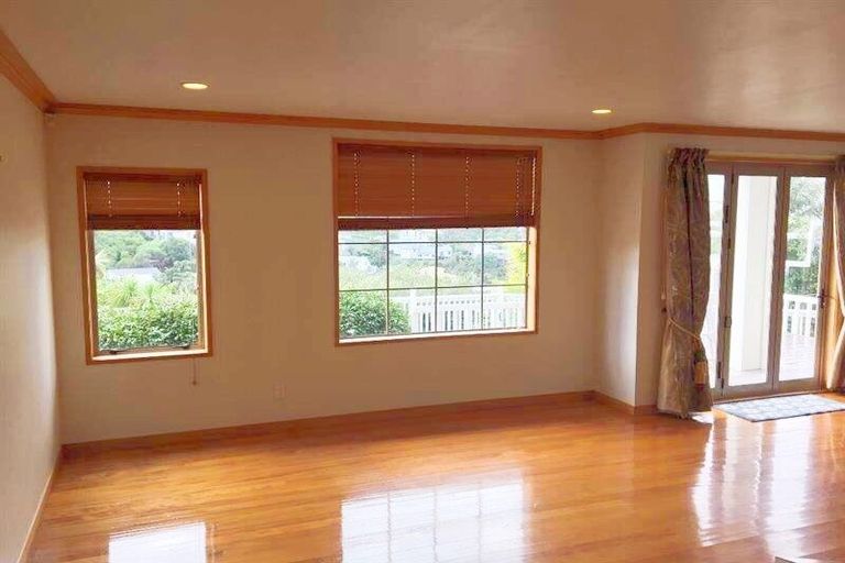 Photo of property in 8 Rosella Place, Murrays Bay, Auckland, 0630