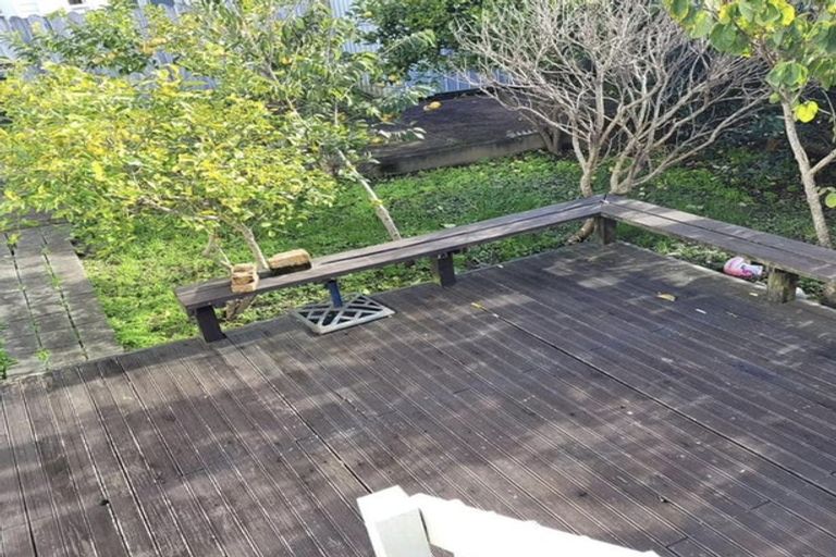 Photo of property in 1/100 Birkdale Road, Birkdale, Auckland, 0626