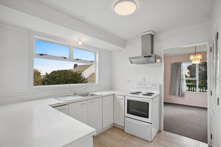 Photo of property in 16 Leaming Place, Clarks Beach, 2122