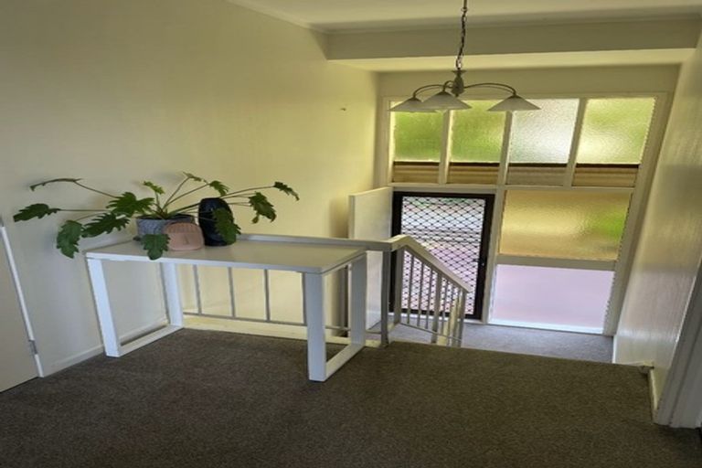 Photo of property in 2/13 Gretel Place, Hillcrest, Auckland, 0627