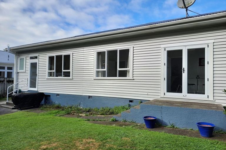 Photo of property in 30 Lincoln Avenue, Tawa, Wellington, 5028