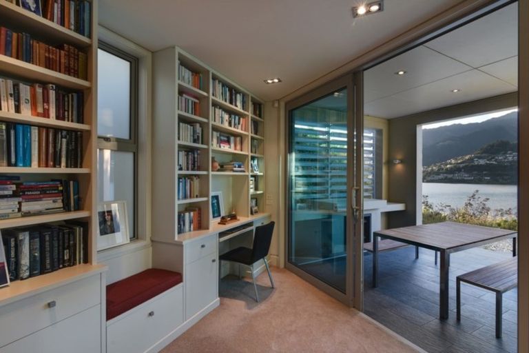 Photo of property in 11 Mincher Road, Kelvin Heights, Queenstown, 9300