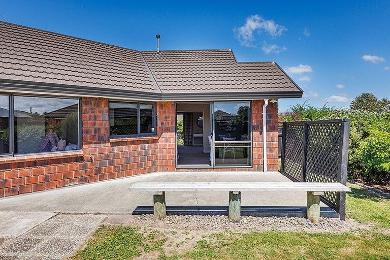 Photo of property in 4 Nevada Way, Kelvin Grove, Palmerston North, 4414