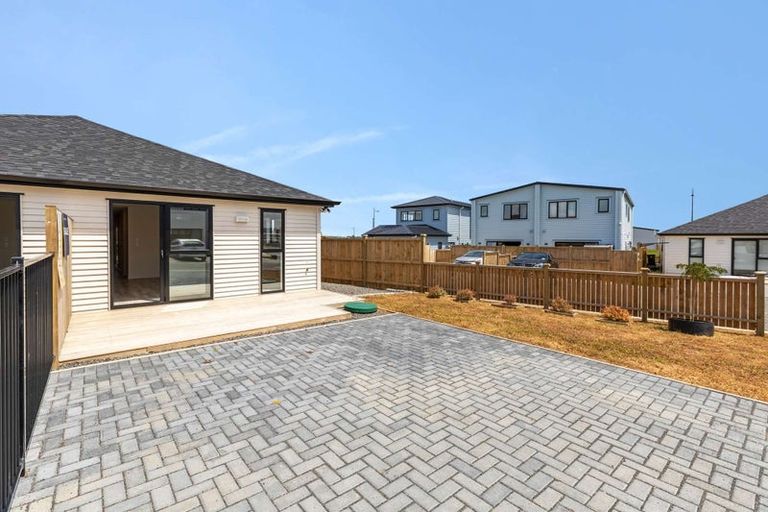 Photo of property in 4 Rorotu Avenue, Karaka, Papakura, 2113