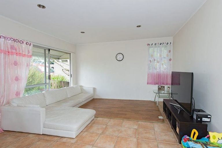 Photo of property in 1016 East Coast Road, Fairview Heights, Auckland, 0630