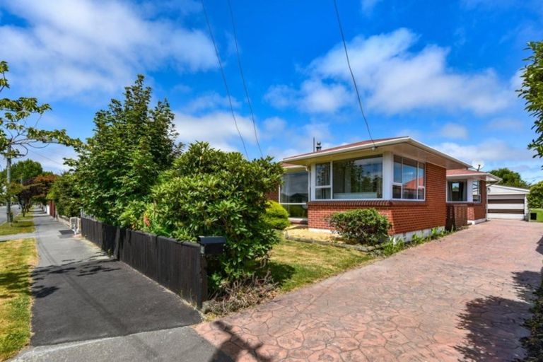 Photo of property in 64 Daniels Road, Redwood, Christchurch, 8051