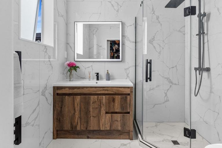 Photo of property in 28 Konoba Avenue, Kumeu, 0810