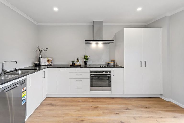 Photo of property in 66 Papatupu Way, Kumeu, 0810