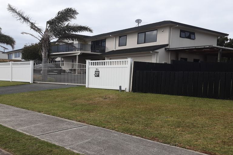 Photo of property in 71 Pacific Parade, Army Bay, Whangaparaoa, 0930