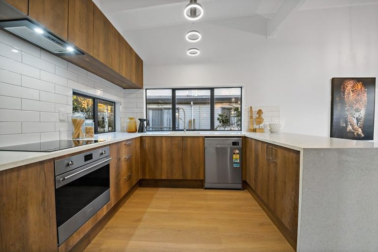 Photo of property in 3 Kathleen Street, Totara Vale, Auckland, 0627