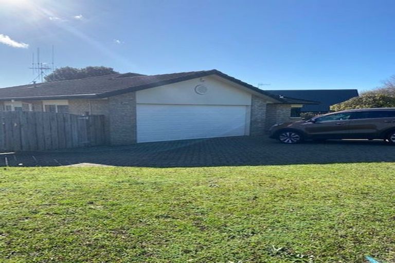 Photo of property in 28 Montana Drive, Pyes Pa, Tauranga, 3112