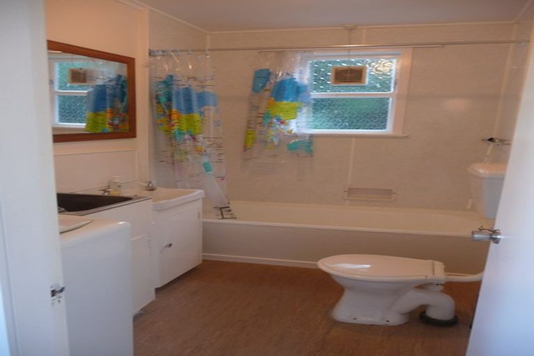 Photo of property in 11 Melrose Road, Island Bay, Wellington, 6023