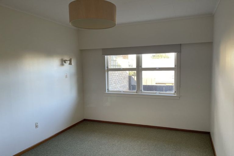 Photo of property in 40-40a Hamblyn Street, Strandon, New Plymouth, 4312