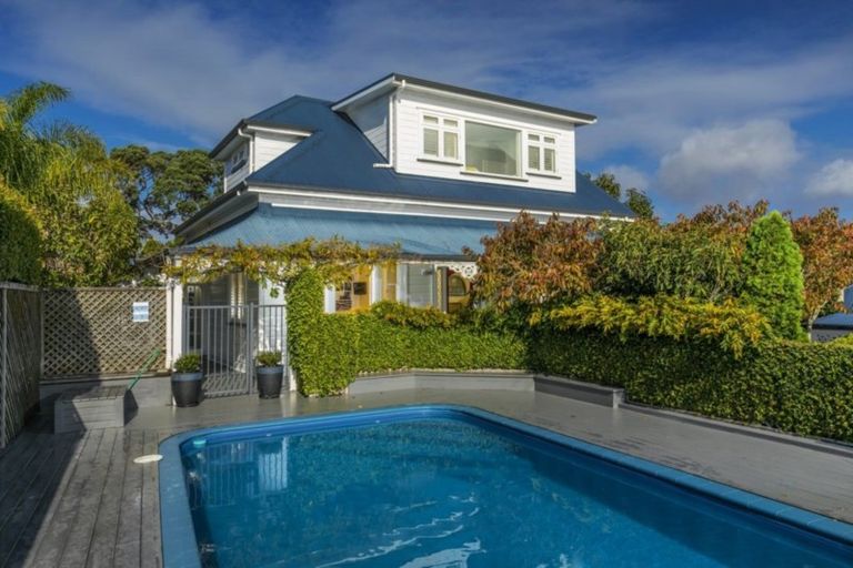 Photo of property in 8 Dodson Avenue, Milford, Auckland, 0620