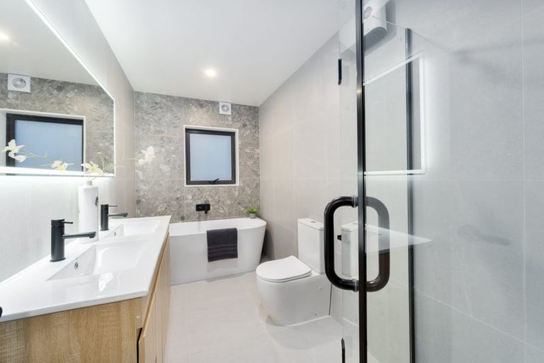 Photo of property in 8b Hadfield Street, Beach Haven, Auckland, 0626