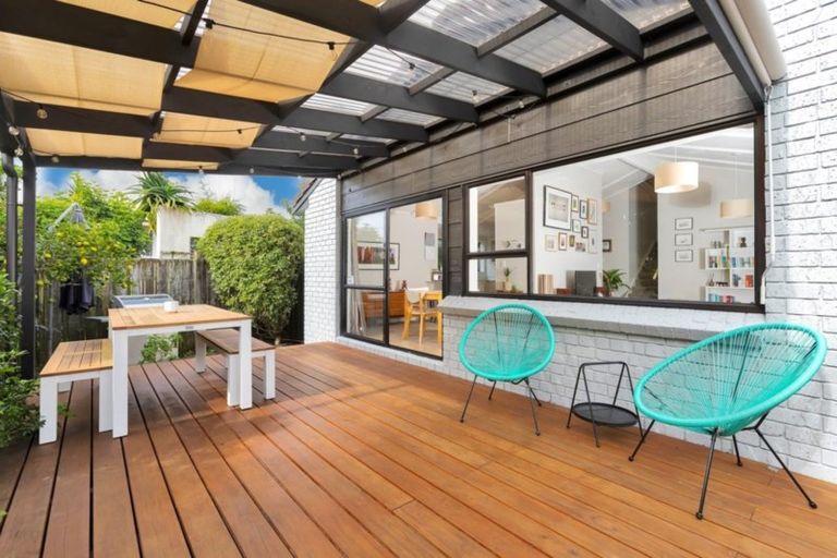 Photo of property in 5a St Michaels Avenue, Point Chevalier, Auckland, 1022