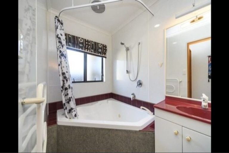 Photo of property in 134 College Street, Awapuni, Palmerston North, 4412