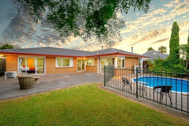 Photo of property in 27 Eiger Place, Northpark, Auckland, 2013