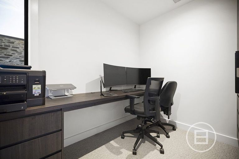 Photo of property in 5 Red Deer Rise, Kelvin Heights, Queenstown, 9300