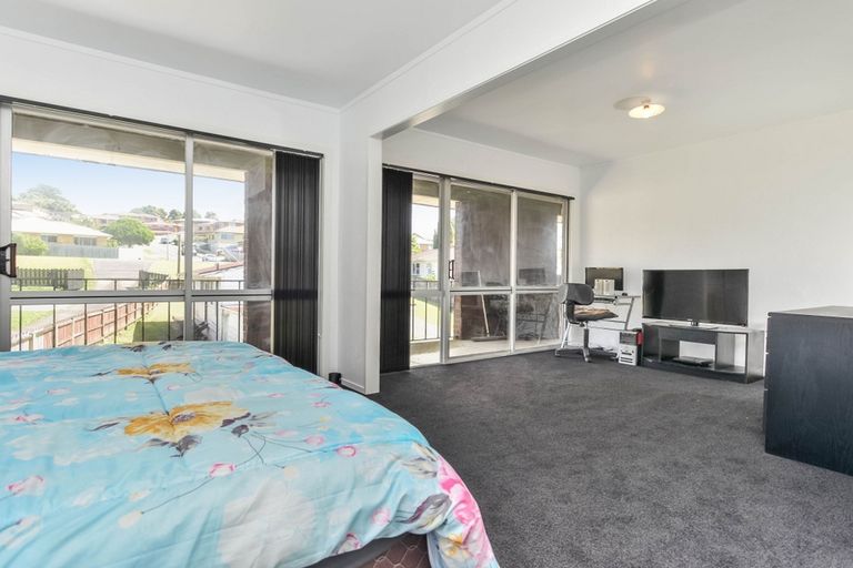 Photo of property in 236 Triangle Road, Massey, Auckland, 0614