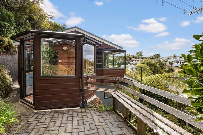 Photo of property in 17 David Crescent, Karori, Wellington, 6012