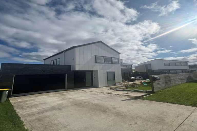 Photo of property in 53 Sunnyheights Road, Orewa, 0931