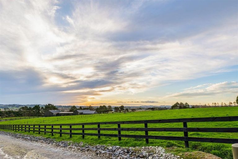 Photo of property in 93 Nixon Road, Taupaki, 0782