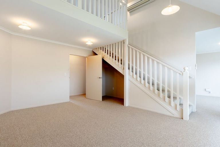 Photo of property in Rangeview Villas, 24/9 Fuller Close, Levin, 5510