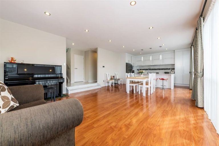 Photo of property in 10a Merchant Avenue, Te Atatu South, Auckland, 0610