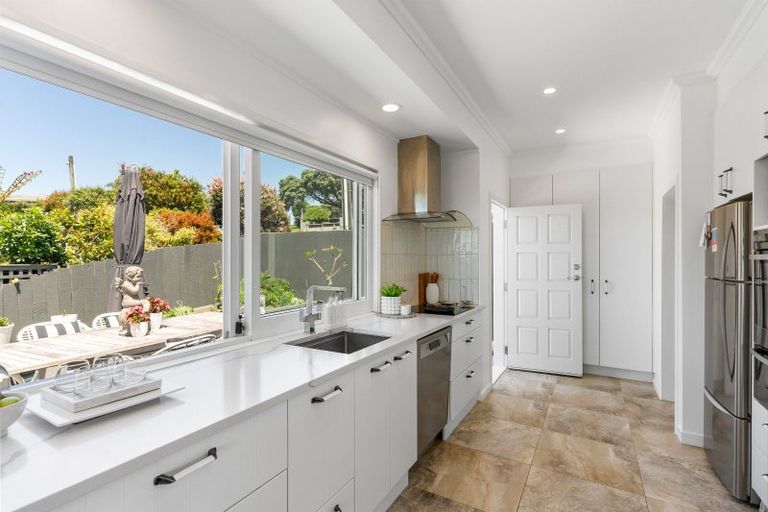 Photo of property in 1/1 Eastcliffe Road, Castor Bay, Auckland, 0620