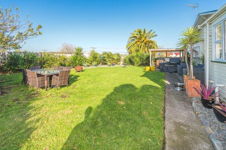 Photo of property in 12 Carlton Avenue, Gonville, Whanganui, 4501