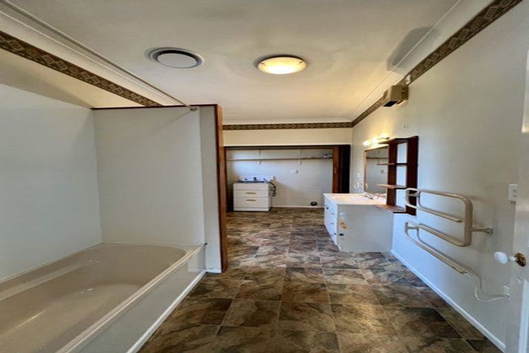 Photo of property in 2 Gillies Avenue, Claudelands, Hamilton, 3214