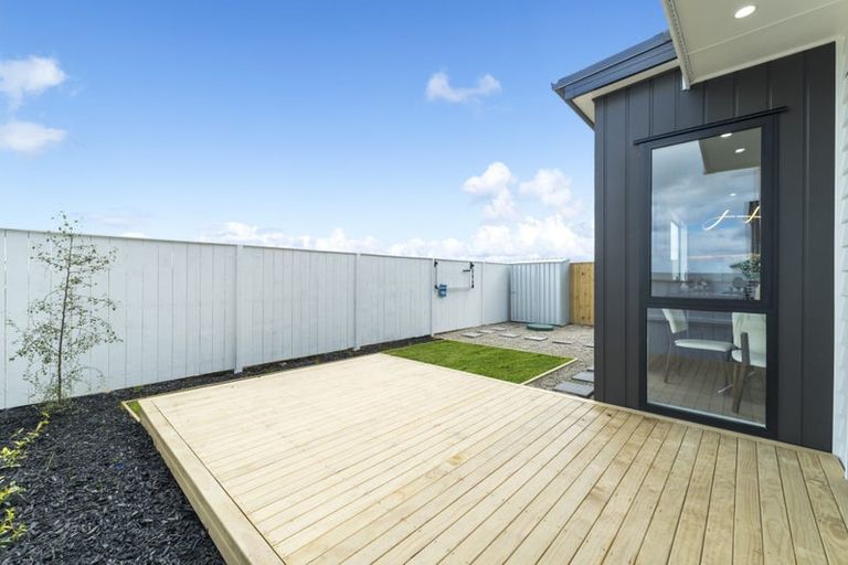 Photo of property in 20 Kaititiko Road, Rosehill, 2113