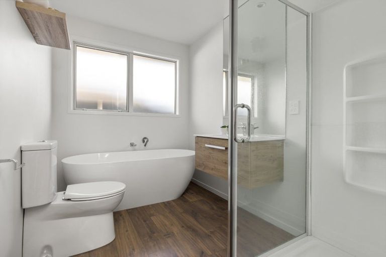 Photo of property in 4 Raynor Crescent, Pyes Pa, Tauranga, 3112