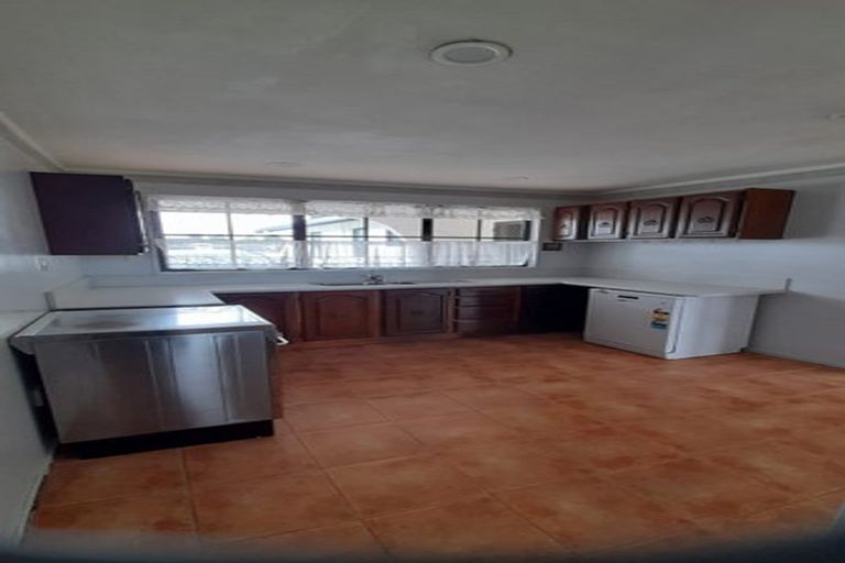 Photo of property in 35 Amberley Avenue, Westbrook, Palmerston North, 4412