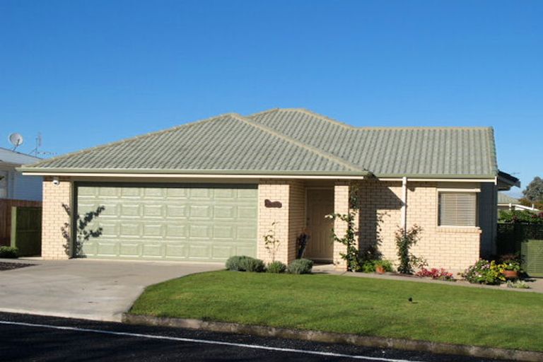 Photo of property in 48b Rodney Street, Howick, Auckland, 2014