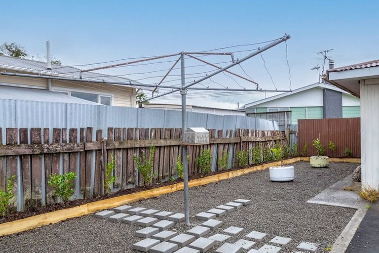 Photo of property in 14 Fisher Place, Carterton, 5713