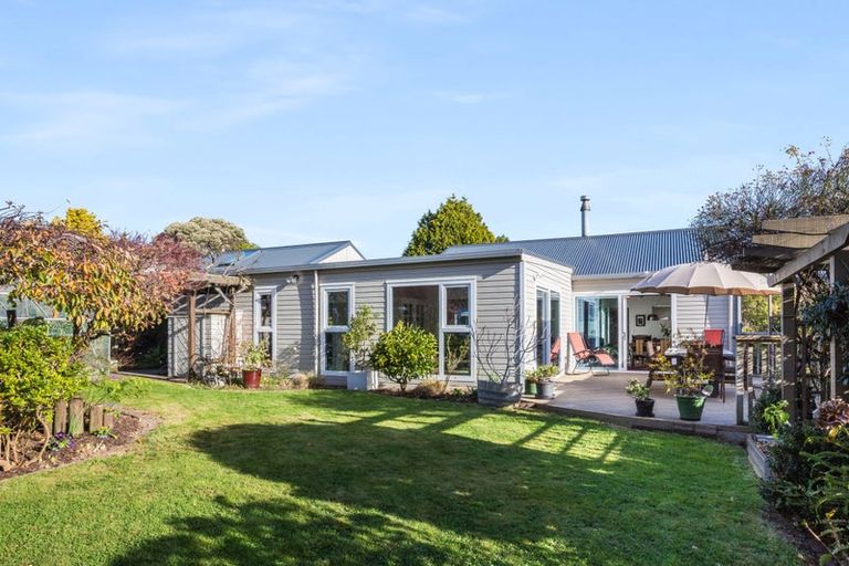 Photo of property in 13 Fleetwood Grove, Waikanae, 5036