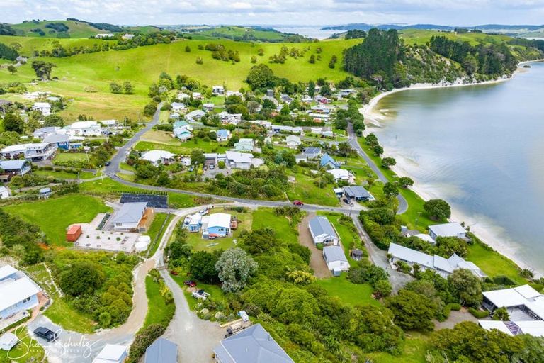 Photo of property in 9 Rigby Street, Whakapirau, 0583