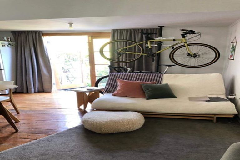 Photo of property in 136 Russell Terrace, Berhampore, Wellington, 6023