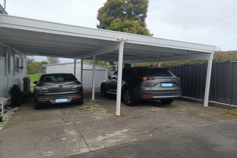 Photo of property in 105 Archibald Road, Kelston, Auckland, 0602