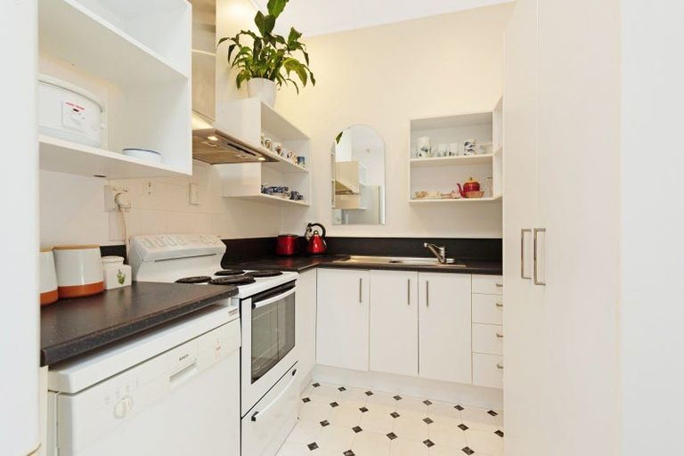 Photo of property in 28 Stanley Street, Berhampore, Wellington, 6023