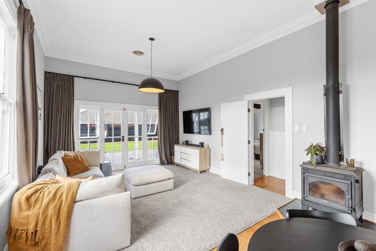 Photo of property in 17 Perrin Place, Kelvin Grove, Palmerston North, 4414