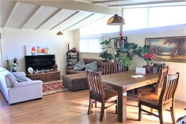 Photo of property in 20a Regency Place, Sunnynook, Auckland, 0632