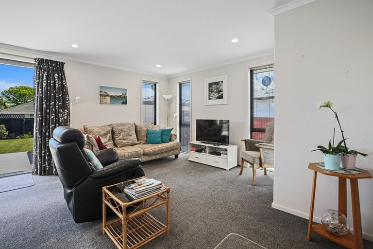 Photo of property in 17 Waratah Street, Avondale, Christchurch, 8061