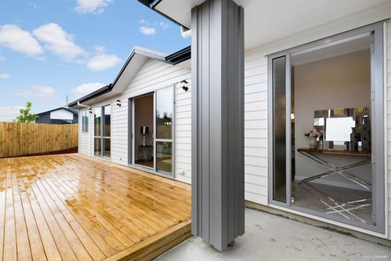 Photo of property in 1 Huahua Crescent, Papakura, 2110