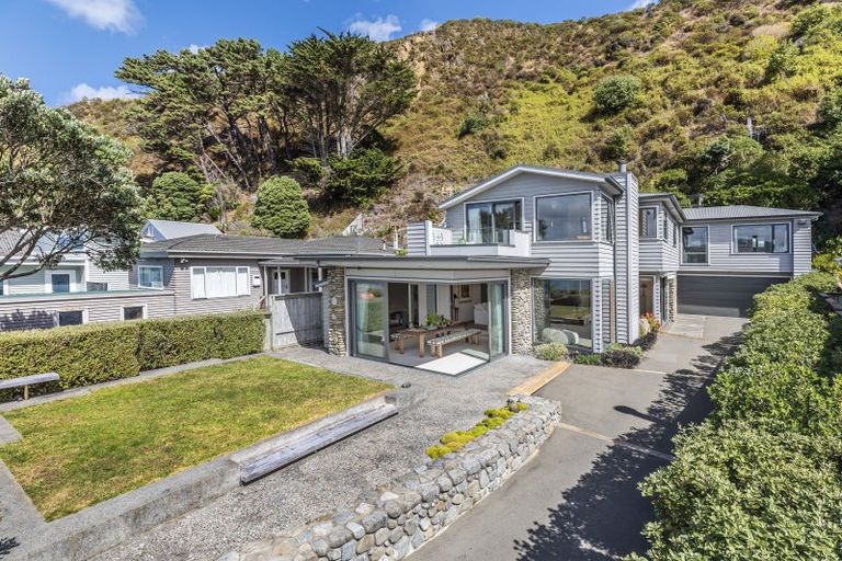 Photo of property in 160 Breaker Bay Road, Breaker Bay, Wellington, 6022